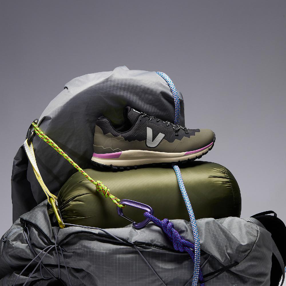 Veja FITZ ROY TREK-SHELL BLACK OXFORD GREY KAKI