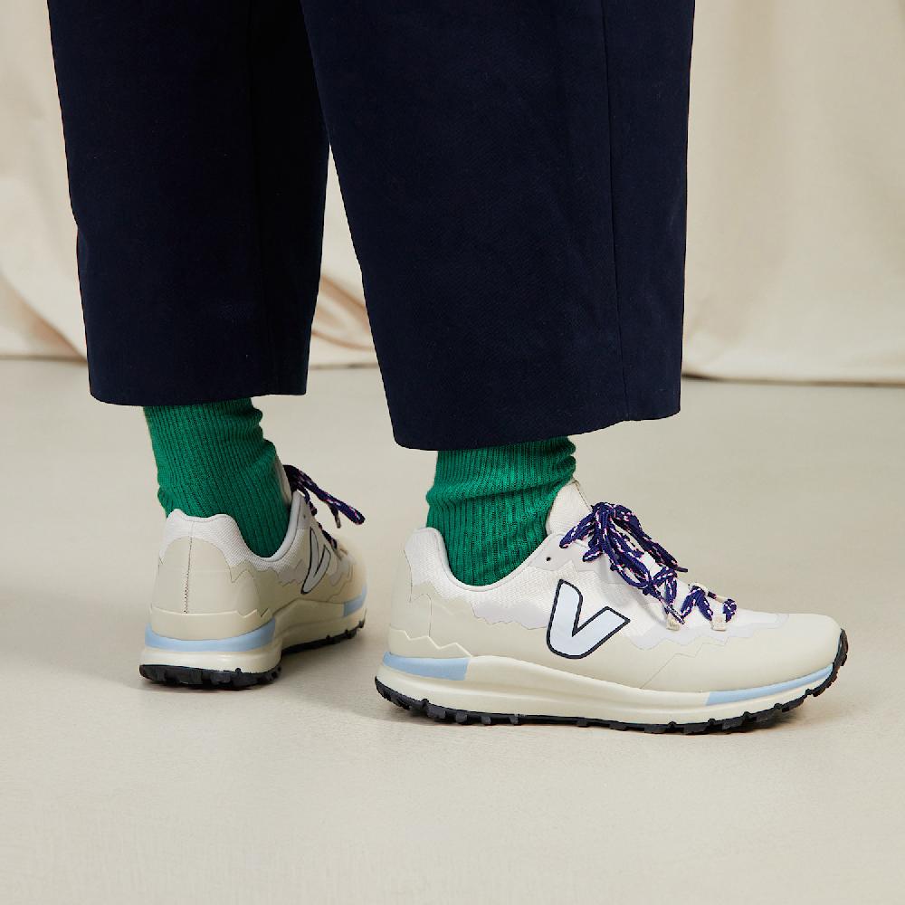 Veja FITZ ROY TREK-SHELL GRAVEL ICE