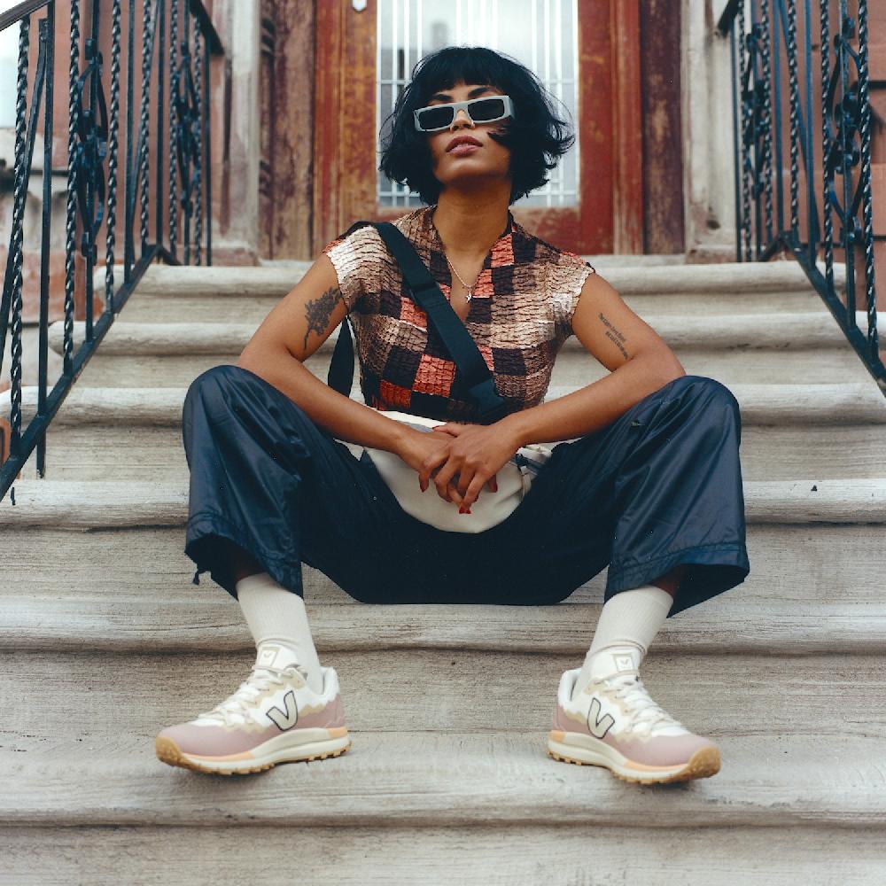 Veja FITZ ROY TREK-SHELL GRAVEL PIERRE