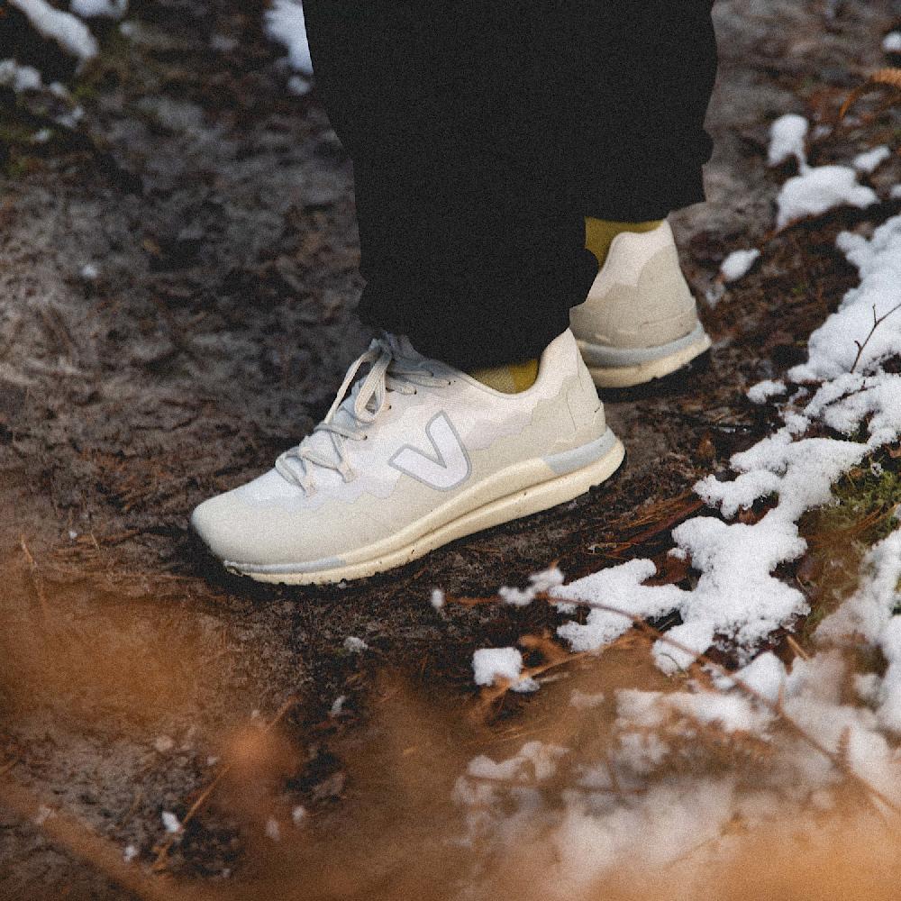 Veja FITZ ROY TREK-SHELL GRAVEL WHITE