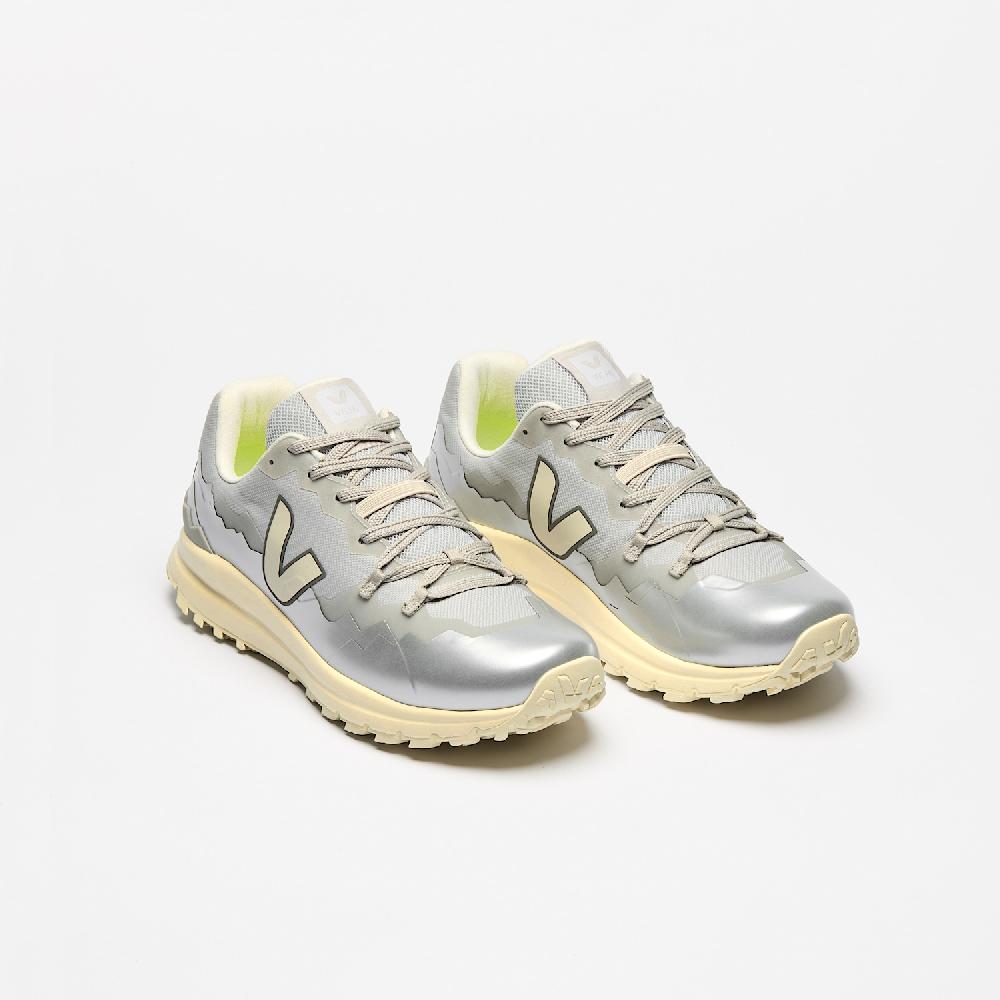 Veja FITZ ROY TREK-SHELL PIERRE SILVER