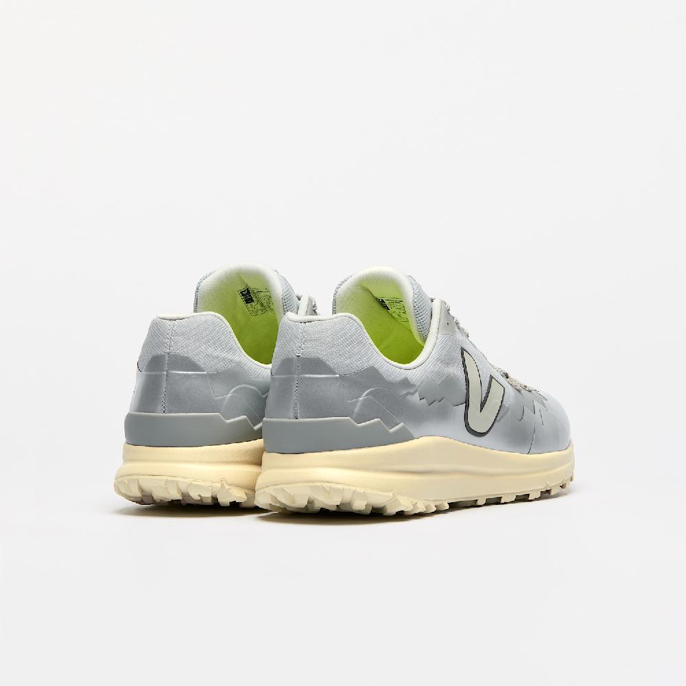 Veja FITZ ROY TREK-SHELL PIERRE SILVER