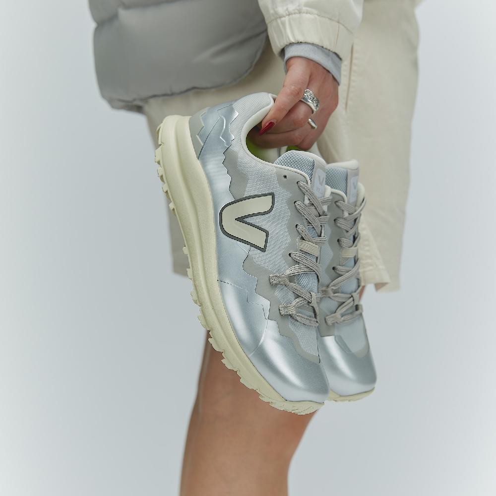 Veja FITZ ROY TREK-SHELL PIERRE SILVER