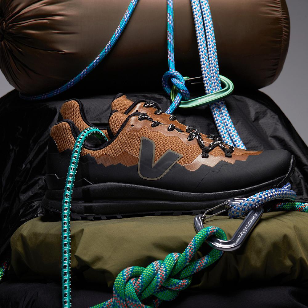 Veja FITZ ROY TREK-SHELL TERRA BLACK