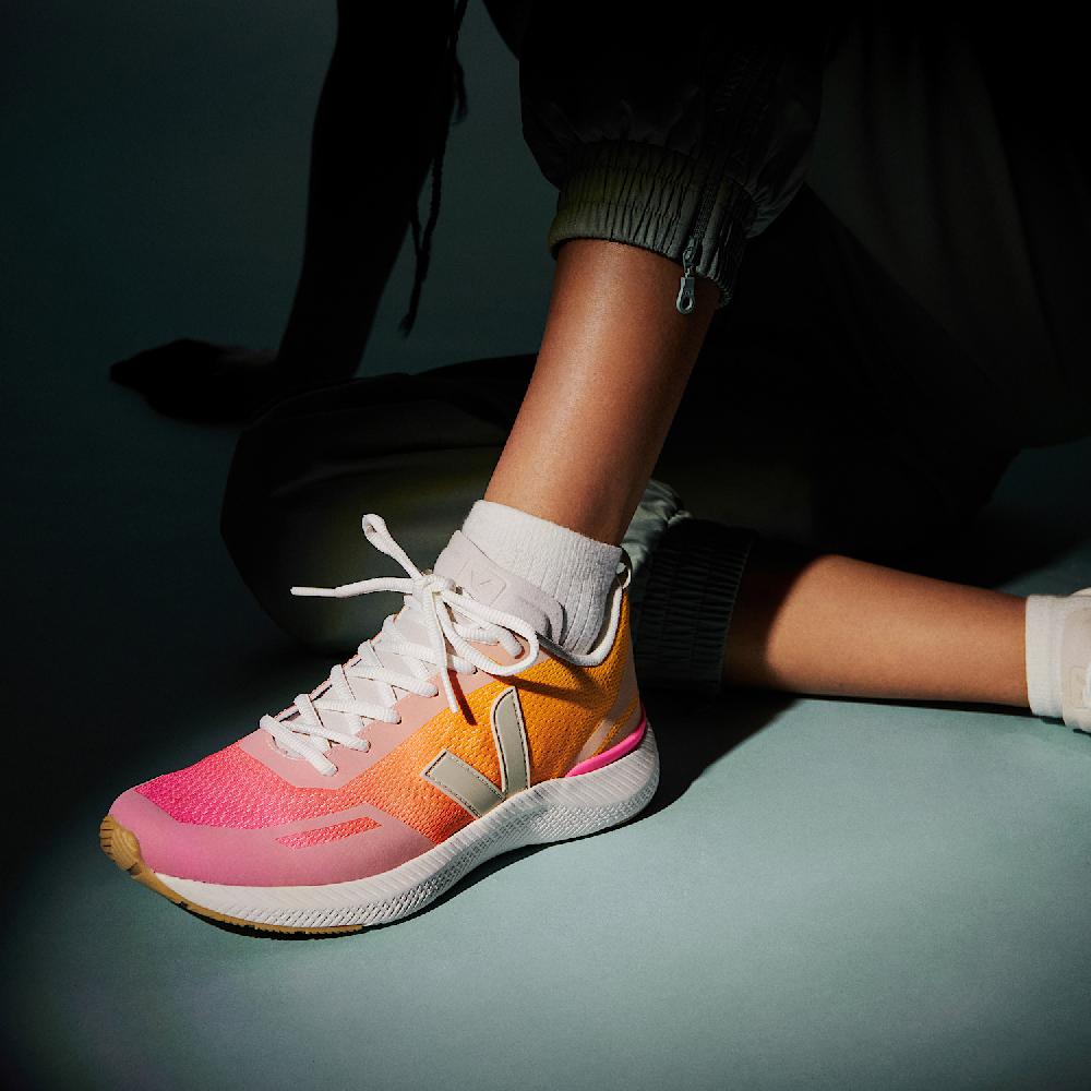 Veja IMPALA ENGINEERED-MESH OURO SARI PIERRE