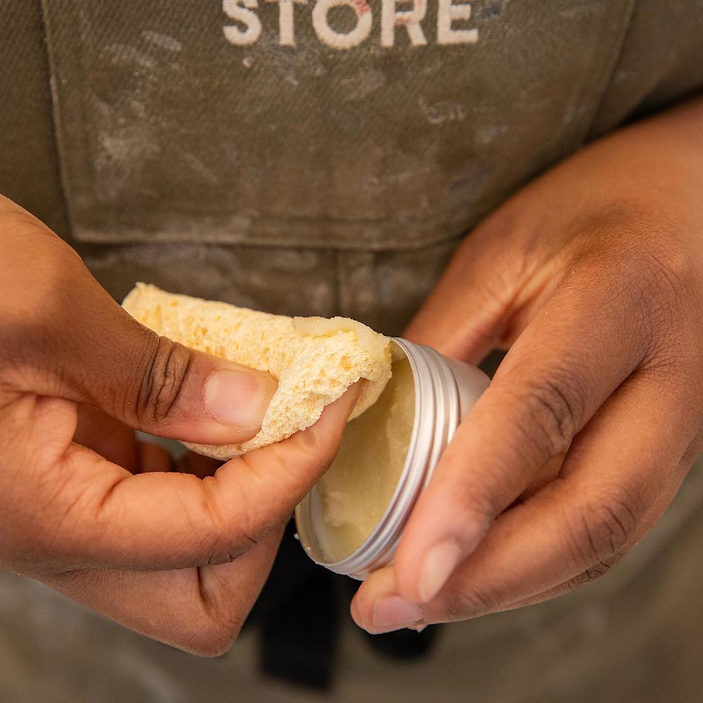 Veja LEATHER BALM VEJA X ACT OF CARING