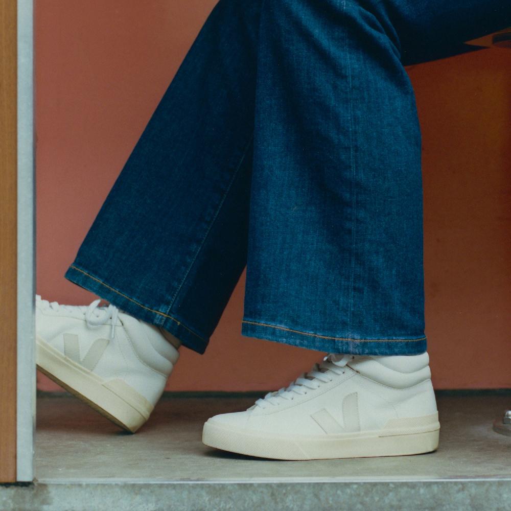 Veja MINOTAUR LEATHER WHITE PIERRE BUTTER