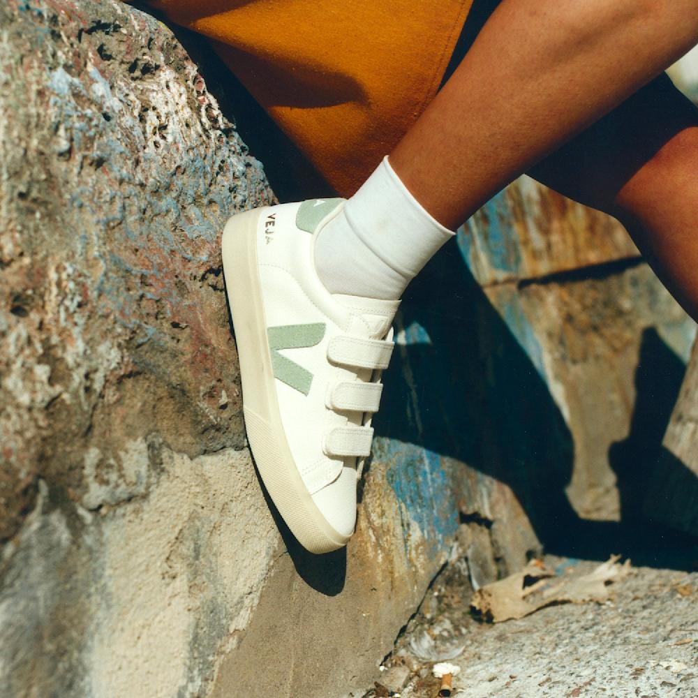 Veja RECIFE LEATHER WHITE MATCHA