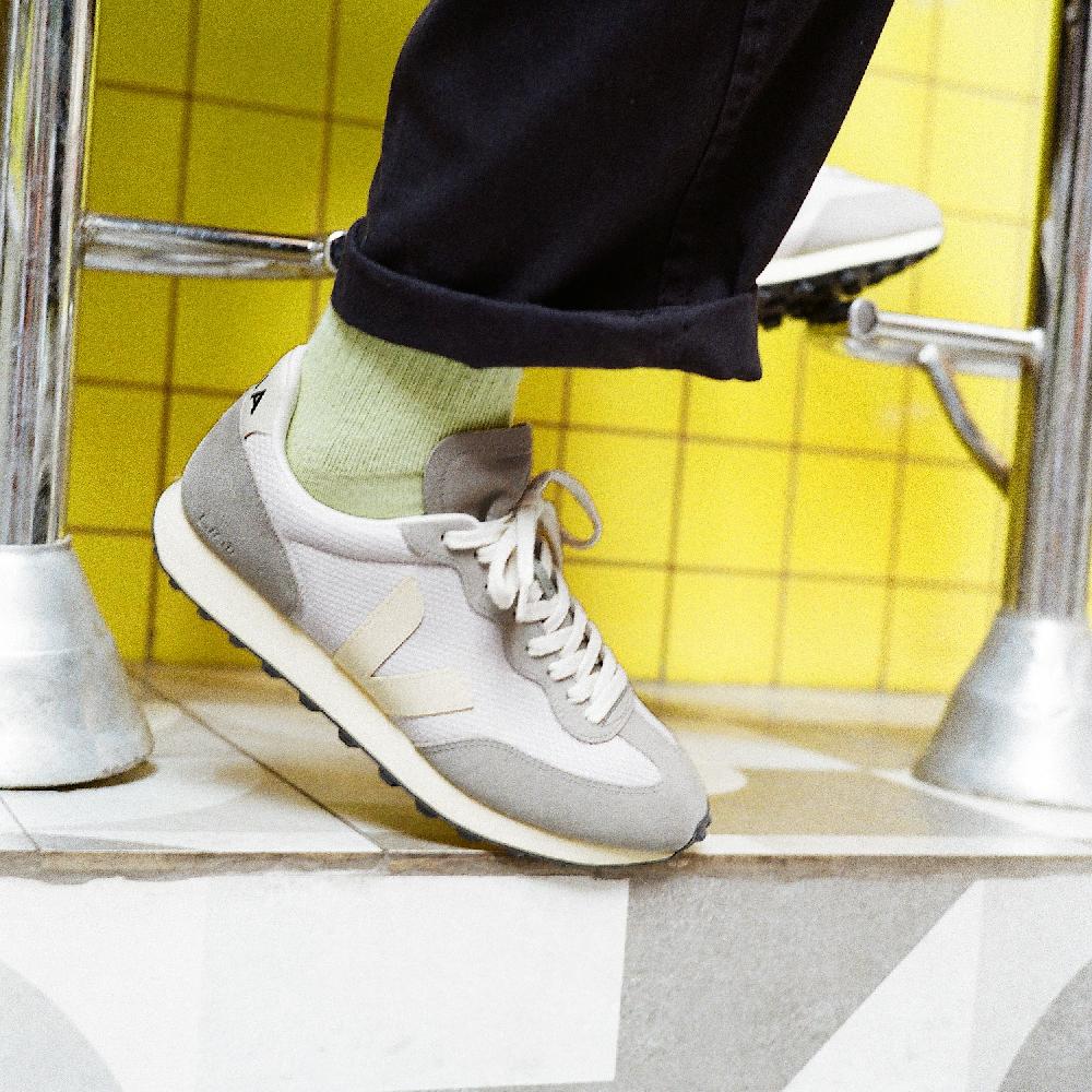 Veja RIO BRANCO ALVEOMESH LIGHT GREY PIERRE