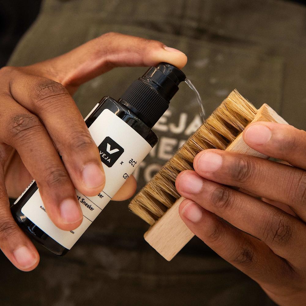 Veja SNEAKER CARE KIT VEJA X ACT OF CARING