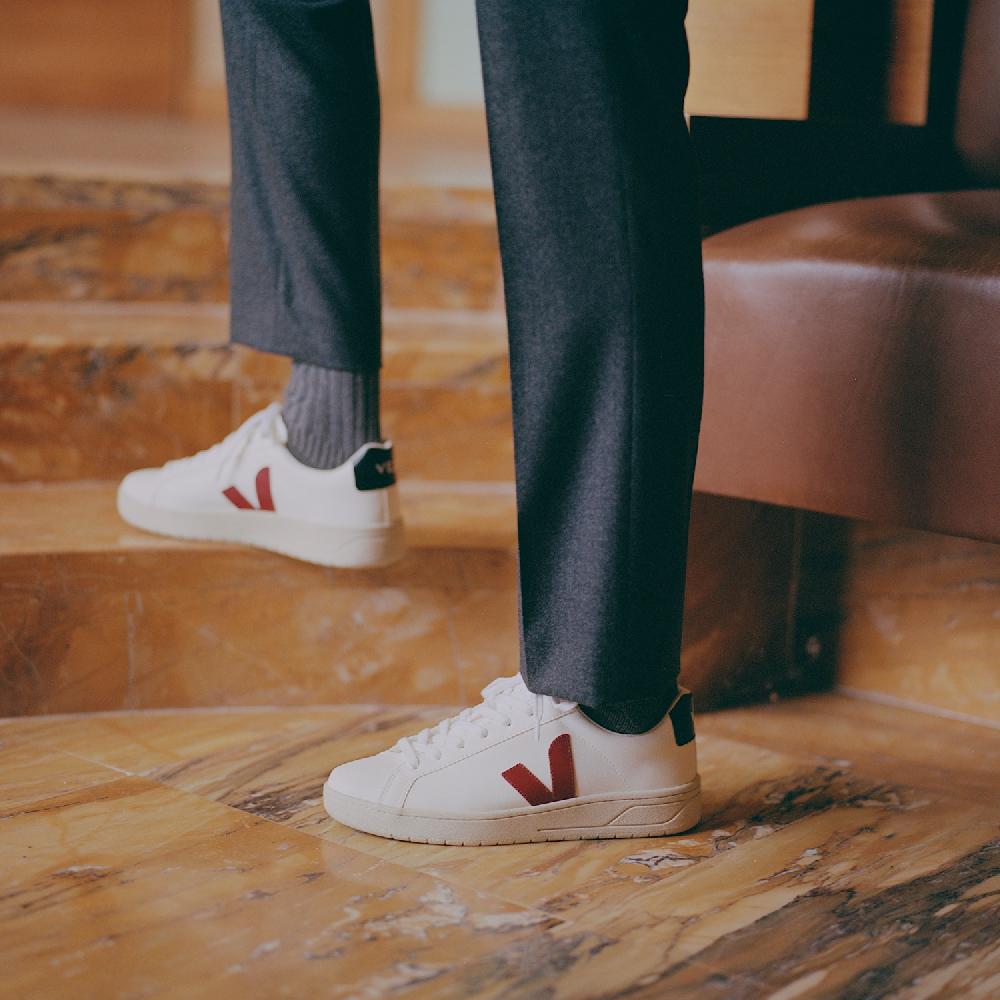 Veja URCA CWL WHITE MARSALA BLACK
