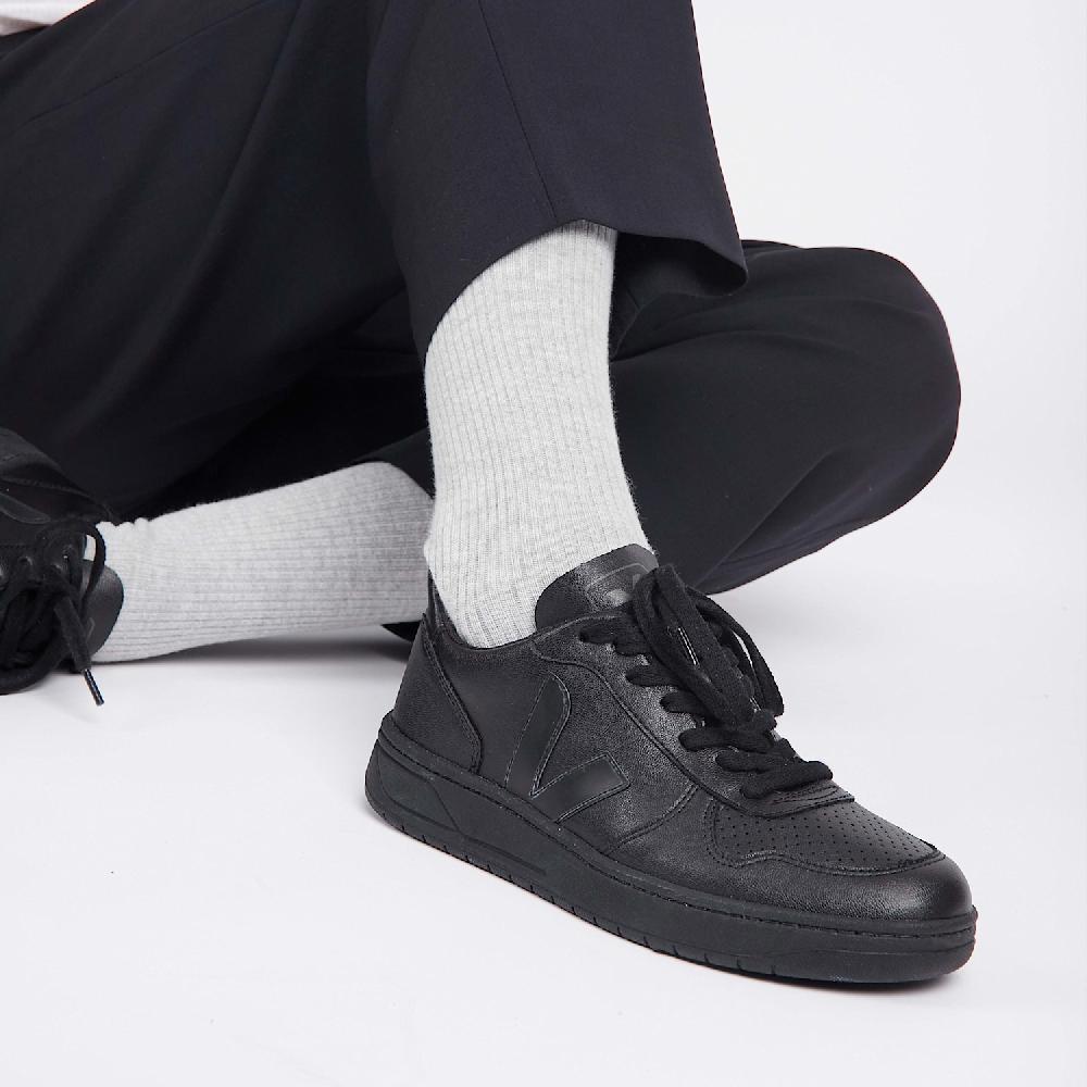 Veja V-10 CWL FULL BLACK