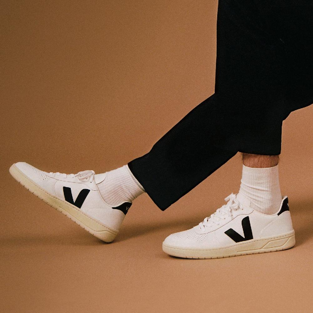 Veja V-10 CWL WHITE BLACK