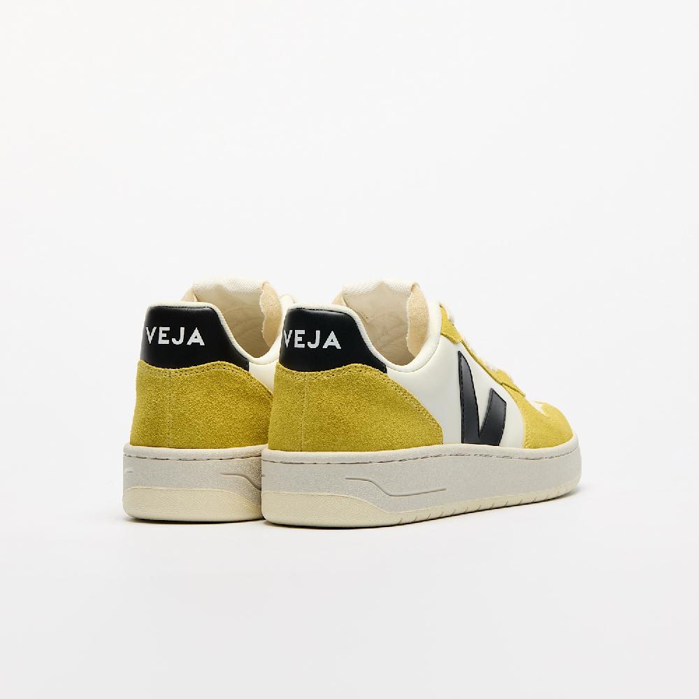 Veja V-10 LEATHER PURE BLACK LIQUOR