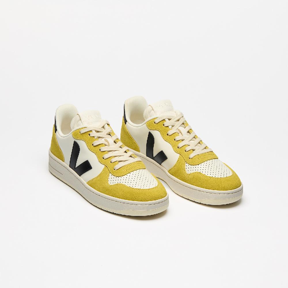 Veja V-10 LEATHER PURE BLACK LIQUOR
