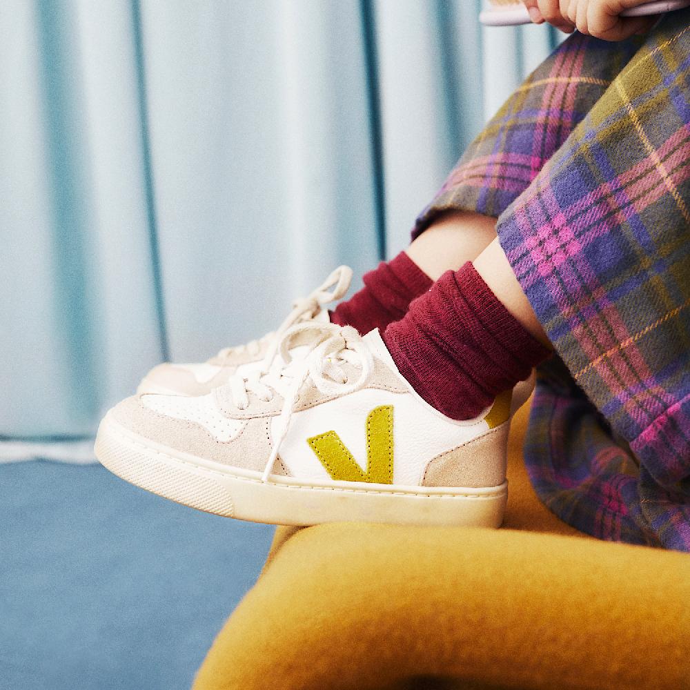 Veja V-10 LEATHER WHITE LIQUOR ALMOND