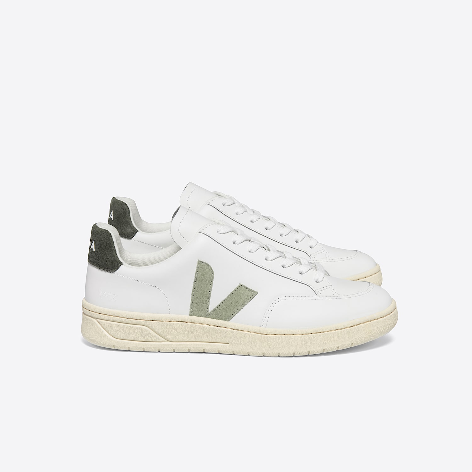 veja V-12 LEATHER WHITE CLAY MUD