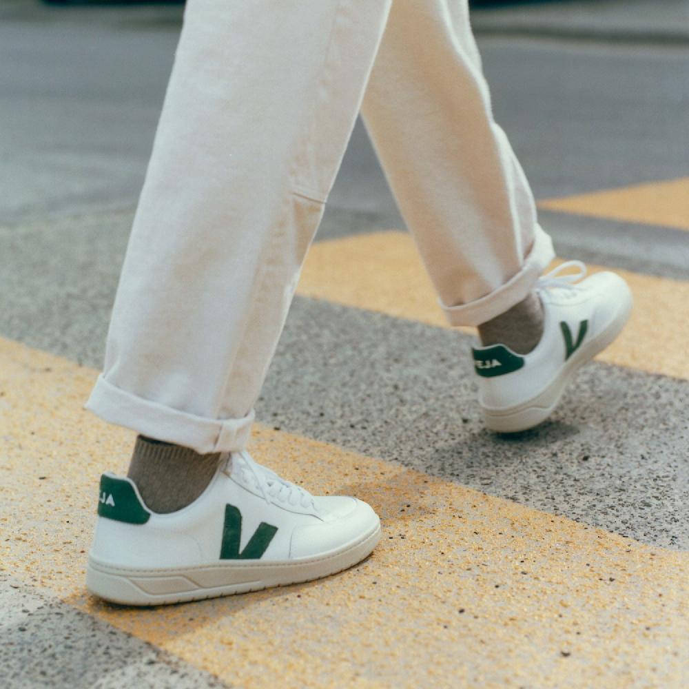 Veja V-12 LEATHER WHITE CYPRUS