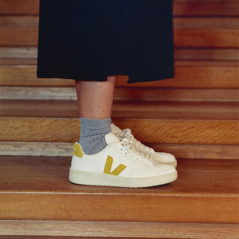 Veja V-12 LEATHER WHITE LIQUOR