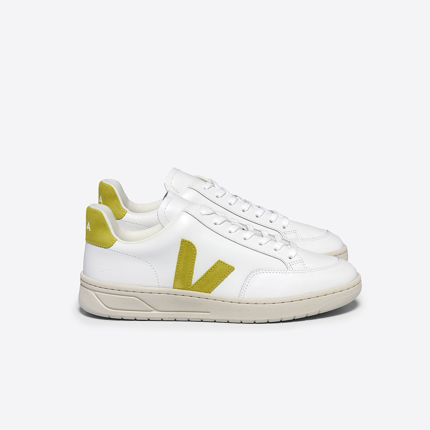 veja V-12 LEATHER WHITE LIQUOR