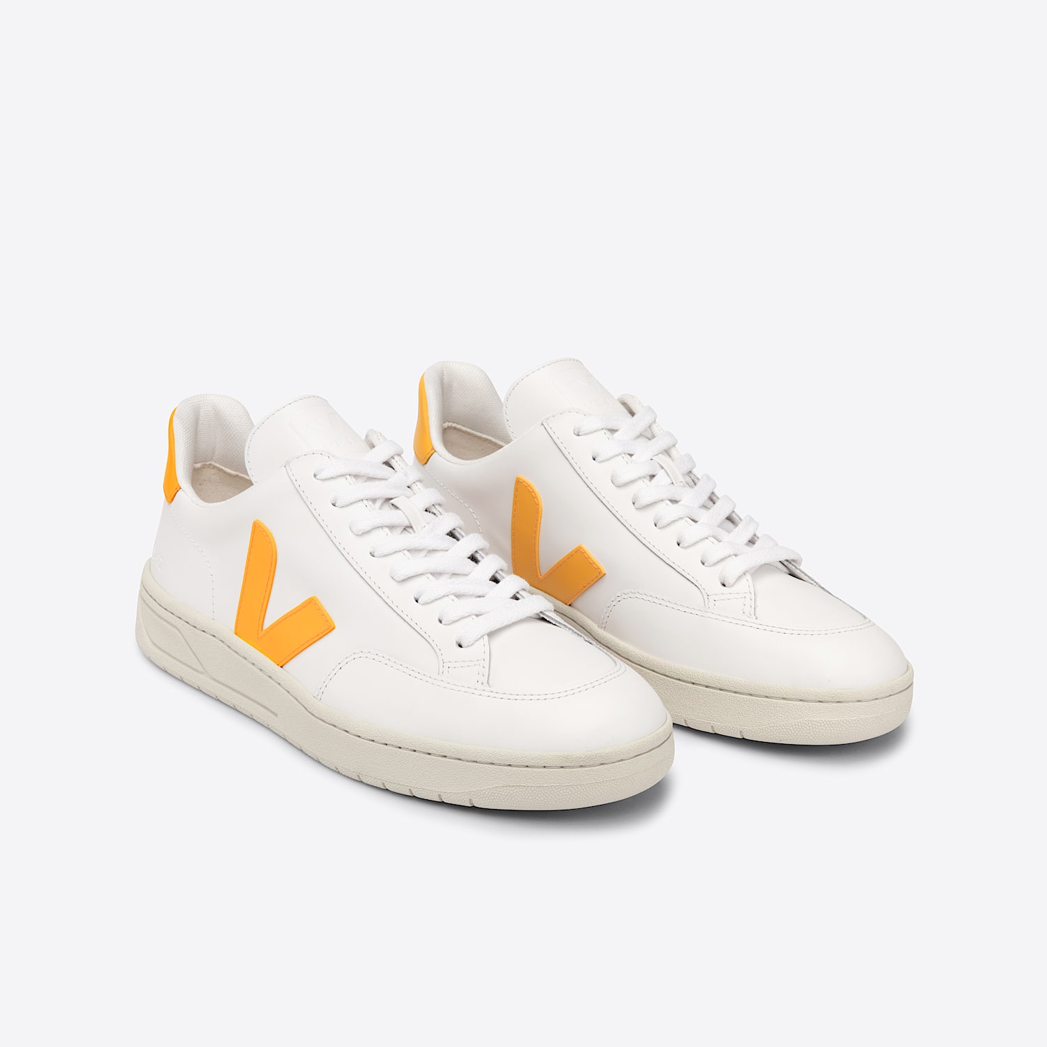 Veja V-12 LEATHER WHITE OURO