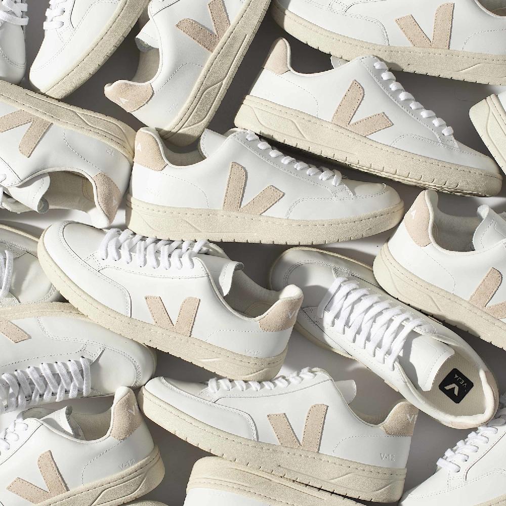 Veja V-12 LEATHER WHITE SABLE