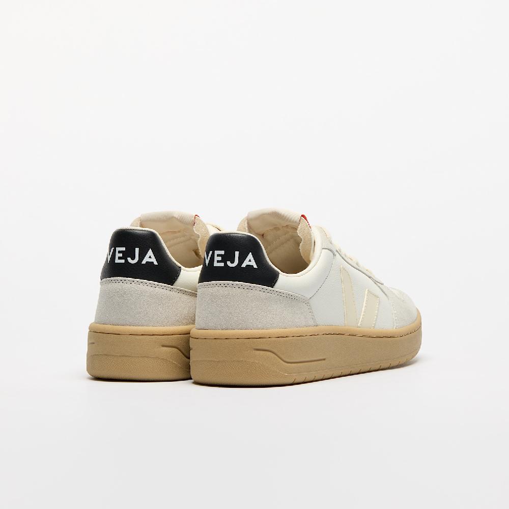 Veja V-82 LEATHER PURE CALCAIRE BLACK