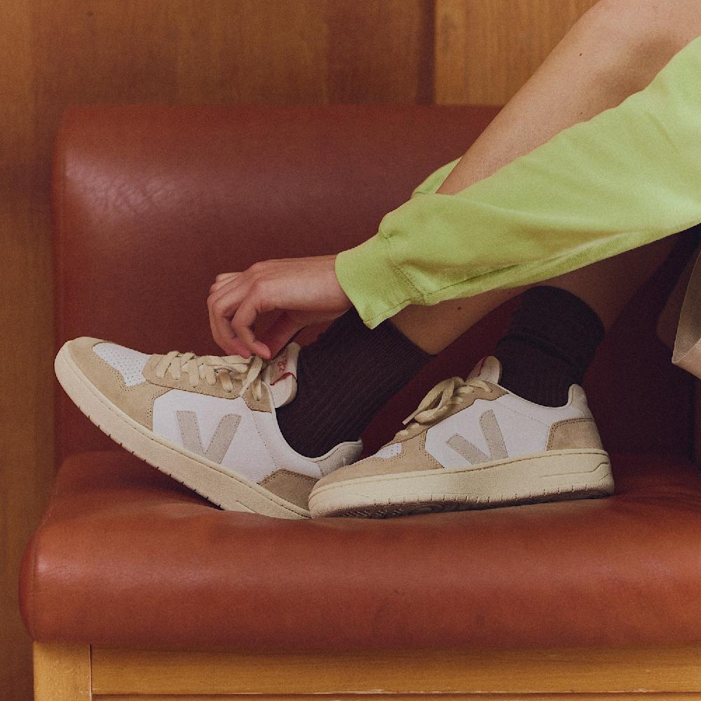 Veja V-82 LEATHER WHITE NATURAL ALMOND