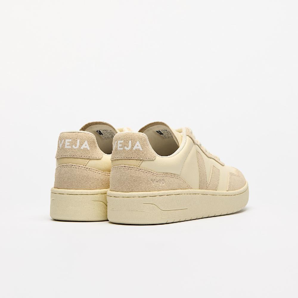 Veja V-90 LEATHER CASHEW OAT