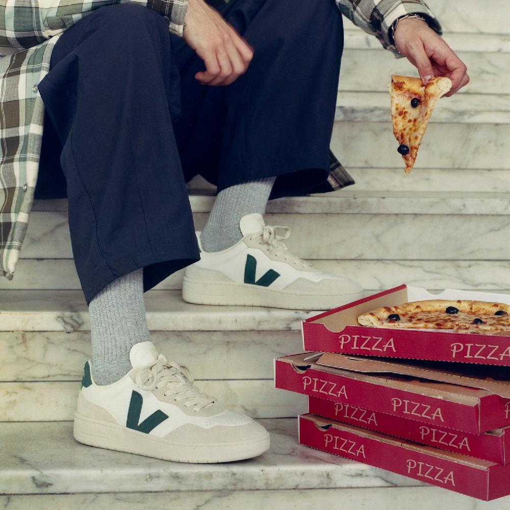 Veja V-90 LEATHER WHITE CYPRUS