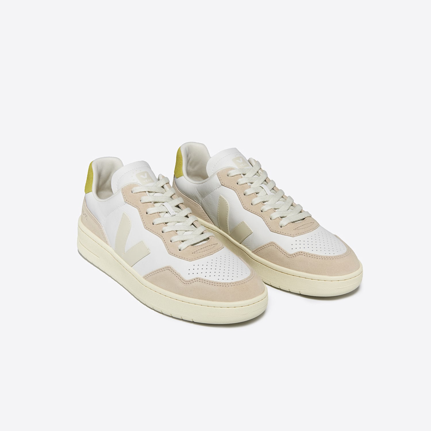 Veja V-90 LEATHER WHITE PIERRE LIQUOR