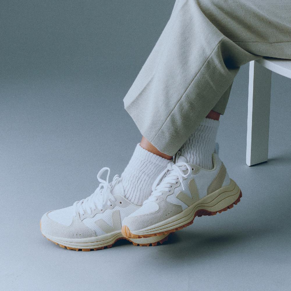 Veja VENTURI ALVEOMESH WHITE PIERRE NATURAL