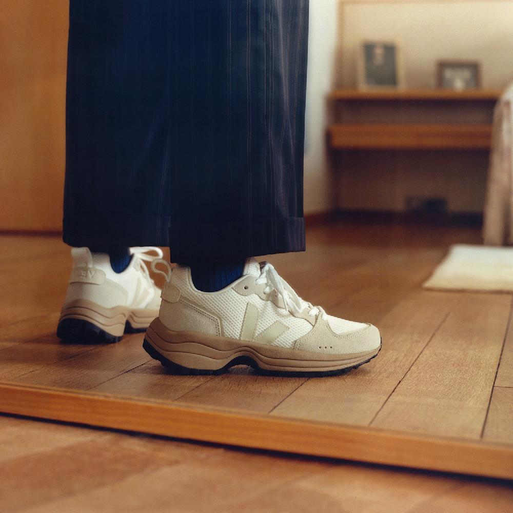 Veja VENTURI II ALVEOMESH WHITE PIERRE DUNE