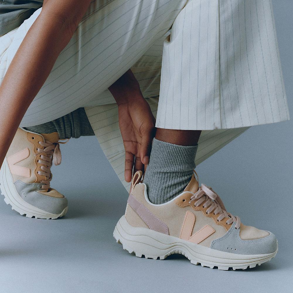Veja VENTURI SUEDE ALMOND PEACH MULTICO