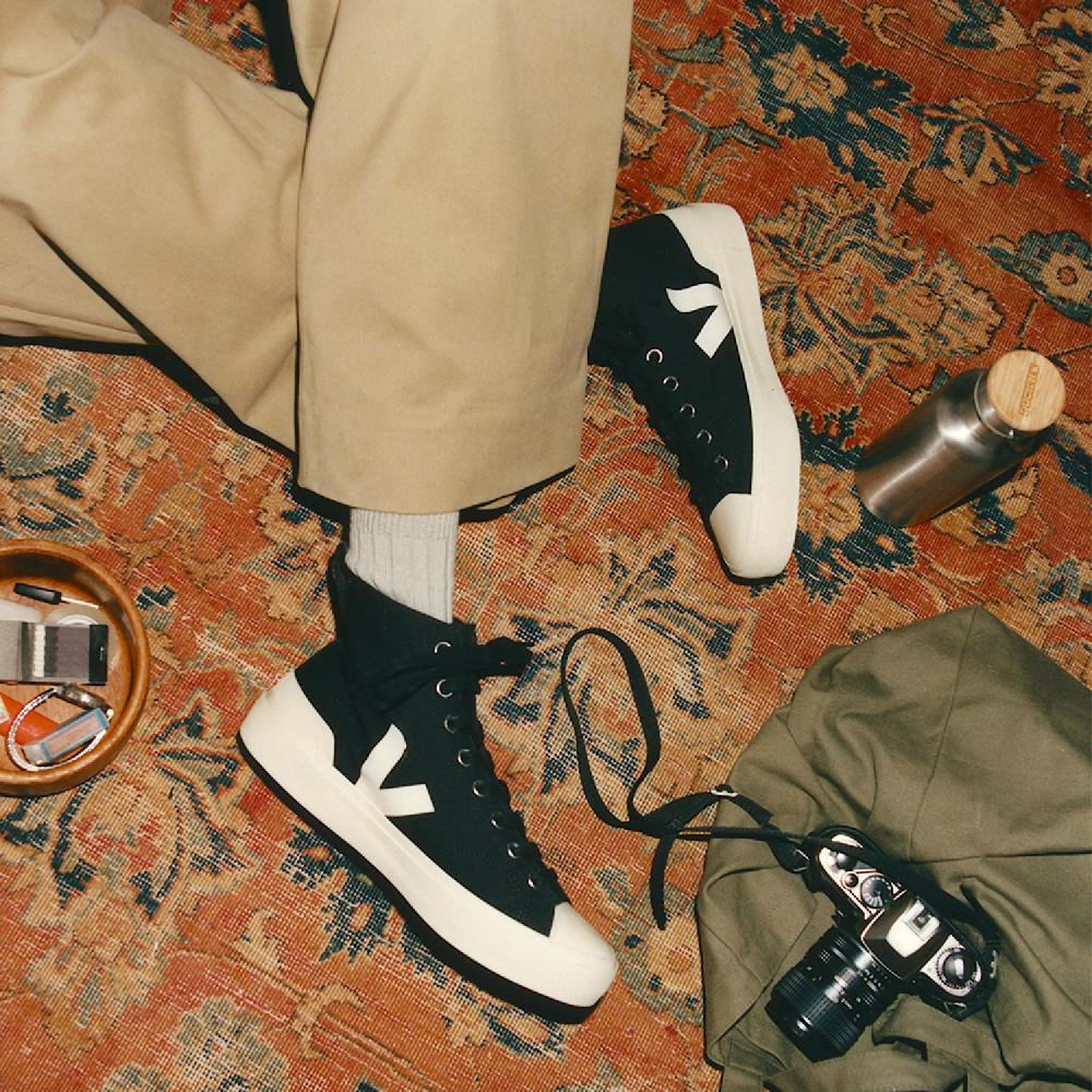 Veja WATA II CANVAS BLACK PIERRE