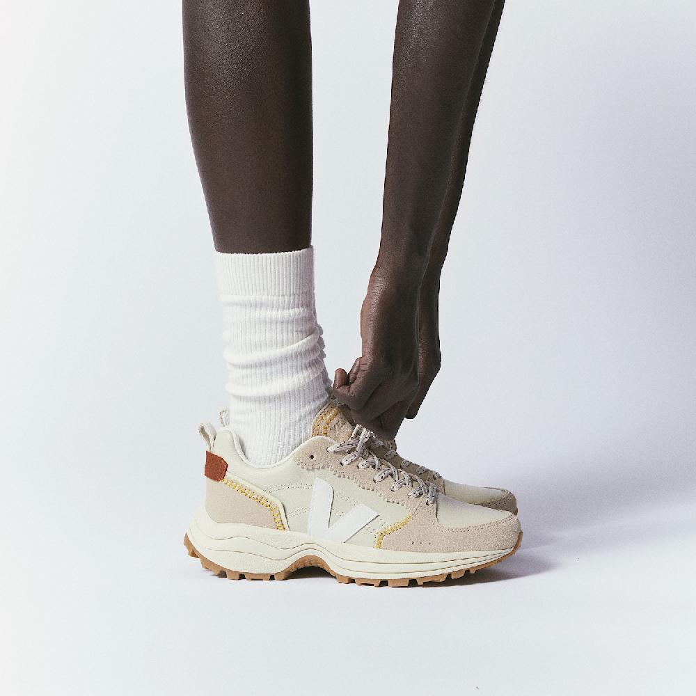 Veja VENTURI II LEATHER VEJA X BIMBA Y LOLA MULTICO ALMOND