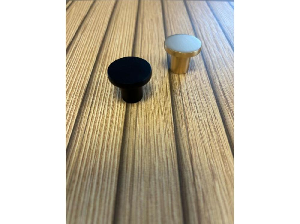 Vente Unique Commode WENA 1 Portes 3 Tiroirs Gaja 100x95x40 Cm Noir/Chêne Gaja