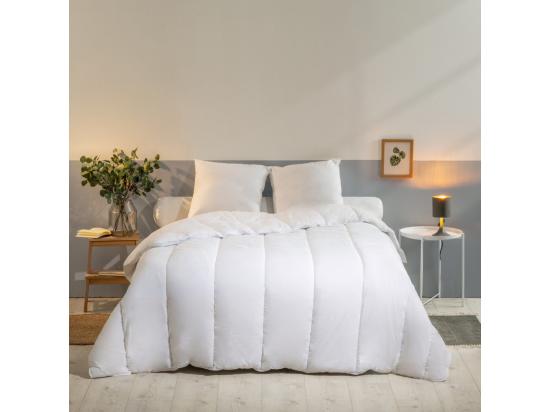 Vente Unique Couette Chaude Anti-acariens 240x260cm