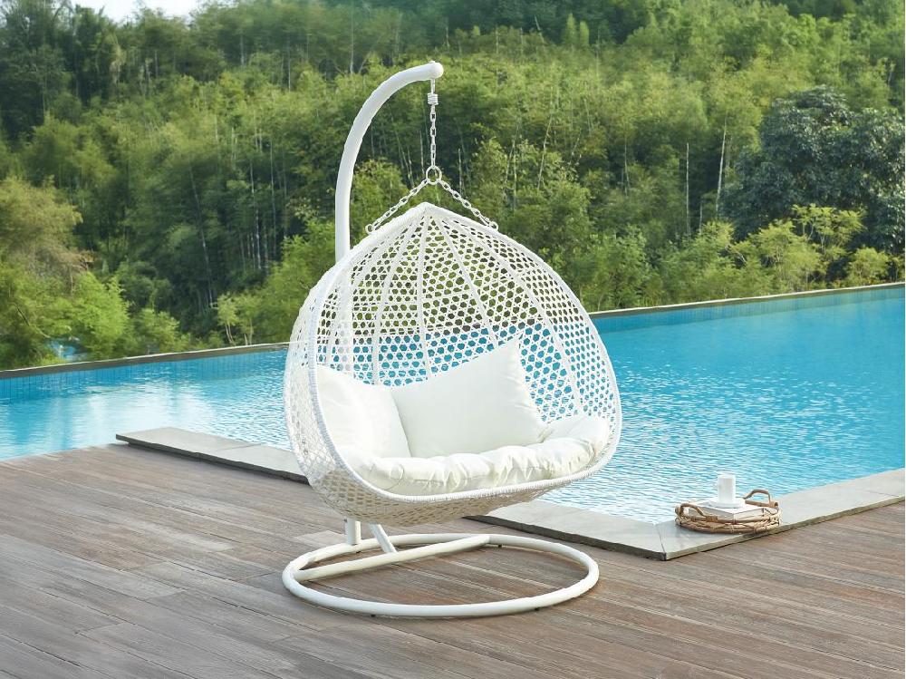 vente unique Fauteuil suspendu 2 places en résine tressée - Blanc et coussin beige - VAHINA de MYLIA