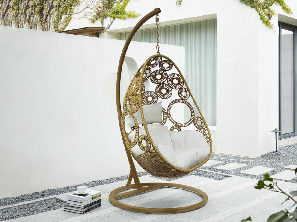 vente unique Fauteuil suspendu en résine tressée naturel clair et coussin blanc - MAKAHA de MYLIA