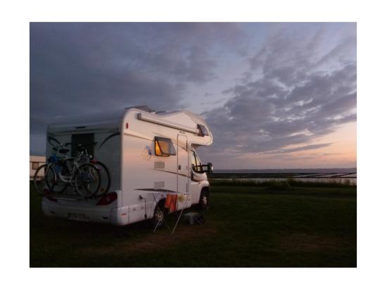 Vente Unique Kit Îlot Photovoltaïque 50W Kit Avec Panneau Solaire Contrôleur De Charge Ampoules Et Accessoires D'installation