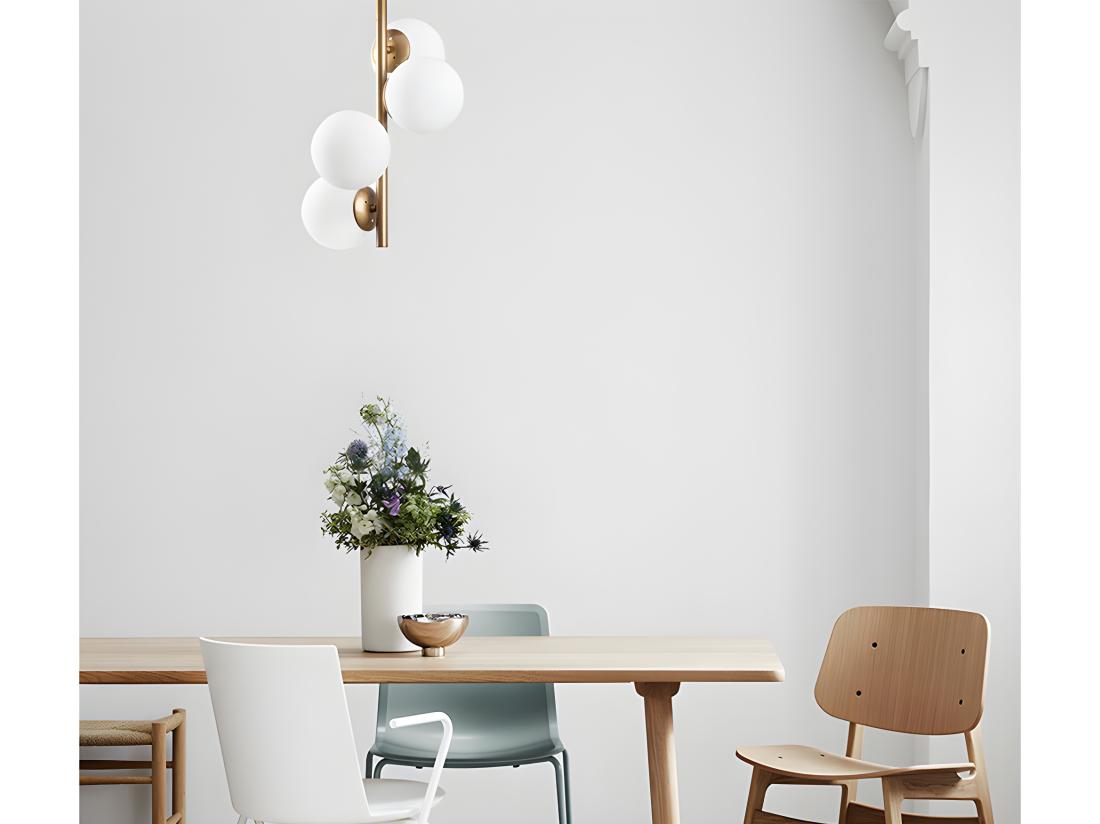 Vente Unique Lustre En Métal Et Verre - 4 Globes - D. 32 Cm X H. 53 Cm - Doré Et Blanc - FAZE