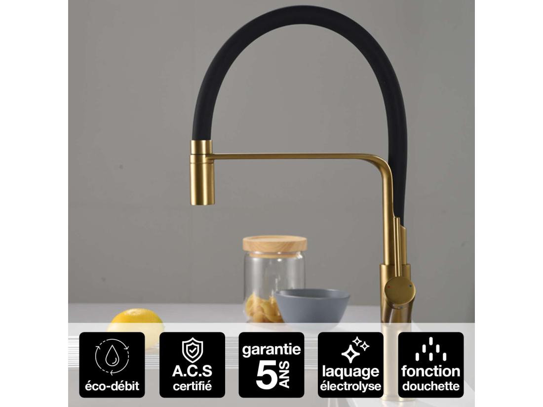 Vente Unique Mitigeur Cuisine Douchette IMEX SENA Or Brossé (PVD) Corps En Laiton Et Bec Flexible En Noir Mat Cartouche Céramique De 30 Mm