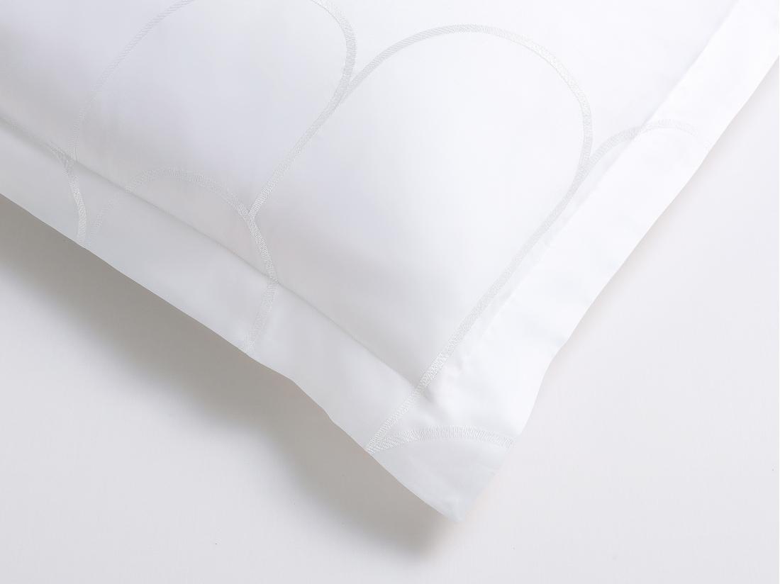 Vente Unique Parure De Lit Brodée En Satin 100% Coton 120 Fils/cm² - Housse De Couette 240 X 260 Cm + 2 Taies D'oreiller 65 X 65 Cm - Blanc - RIVANA De PALACIO