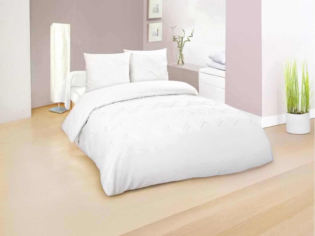 vente unique Parure de lit en coton 57 fils/cm² - Housse de couette 240 x 260 cm + 2 taies d'oreiller 63 x 63 cm - Blanc à motifs tuftés - IZAURA