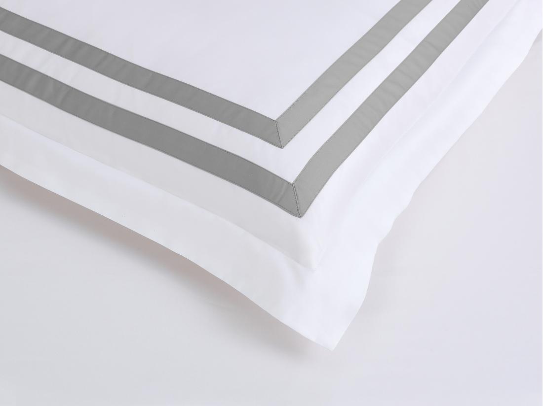 Vente Unique Parure De Lit En Satin 100% Coton 120 Fils/cm² - Housse De Couette 220 X 240 Cm + 2 Taies D'oreiller 65 X 65 Cm - Blanc Bordure Grise - ELORA De PALACIO