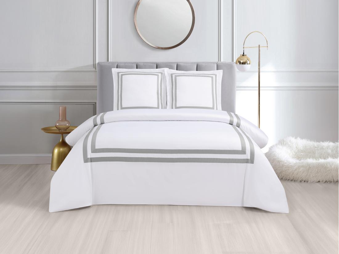vente unique Parure de lit en satin 100% coton 120 fils/cm² - Housse de couette 220 x 240 cm + 2 taies d'oreiller 65 x 65 cm - Blanc bordure grise - ELORA de PALACIO