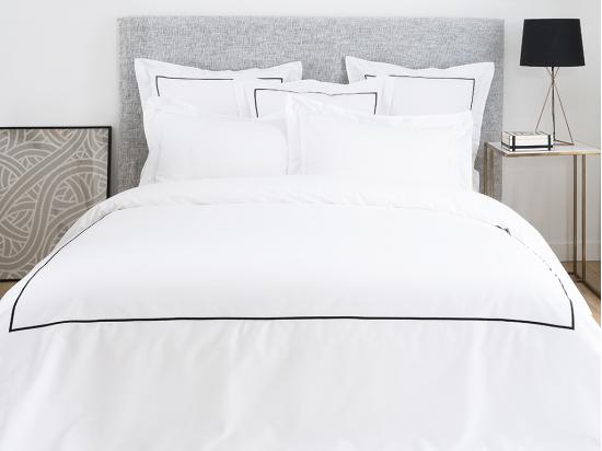 vente unique Parure de lit percale de coton 80 fils/cm² - Housse de couette 220 x 240 cm + 2 taies d'oreiller - Blanc bourdon noir - CHARMY de PALACIO