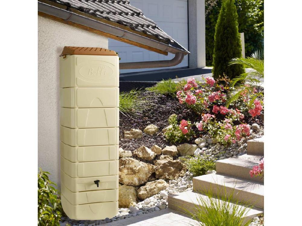 vente unique Récupérateur d'eau mural Naussac 650L Beige avec kit raccord chéneau inclus