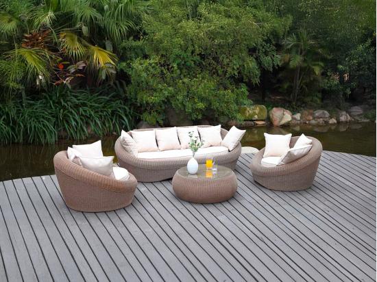 vente unique Salon de jardin en résine tressée marron : canapé 2 fauteuils et table basse - WHITEHEAVEN de MYLIA